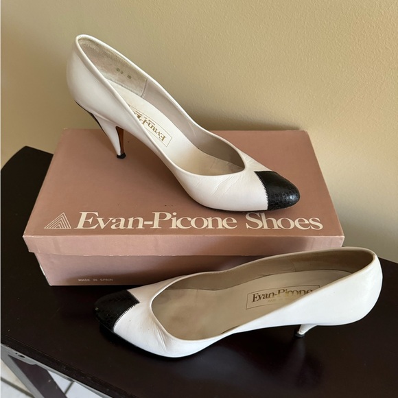 Vintage Two-Tone Pumps - Picture 1 of 4